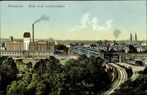 Ak Mannheim in Baden, Eisenbahnbrücke, Schornstein, Blick nach Ludwigshafen