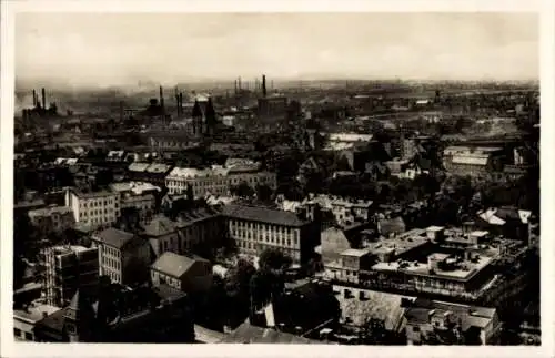 Ak Ostrava Ostrau Reg. Mährisch Schlesien, Blick auf die Stadt über den Häuserdächern