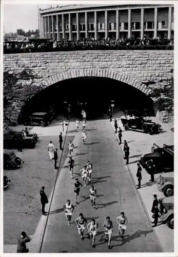 Sammelbild Olympia 1936, Marathonlauf, Tunnel Reichssportfeld