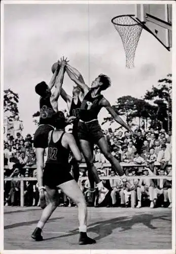 Sammelbild Olympia 1936, Basketballspiel Philippinen gegen Marokko