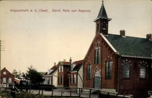 Ak Nieuwerkerk aan den IJssel Südholland, Geref. Kirche, Pfarrhaus