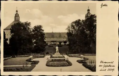 Ak Gotha Thüringen, Ehrenmal der Gefallenen, Schloss