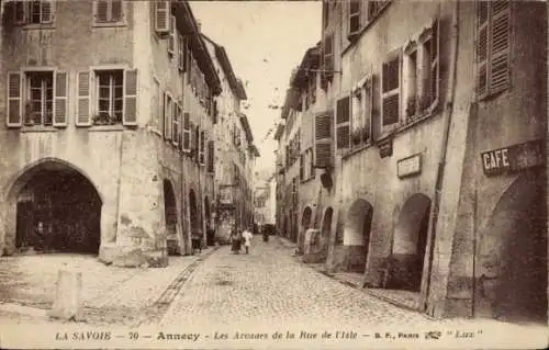 Ak Annecy Haute Savoie, Les Areades de la Rue de l'Isle