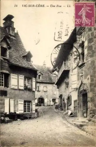 Ak Vic sur Cère Cantal, Straße