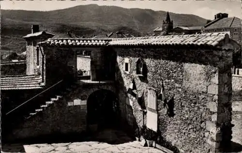 Ak La Chapelle en Vercors Drome, La Cour des Fusilles