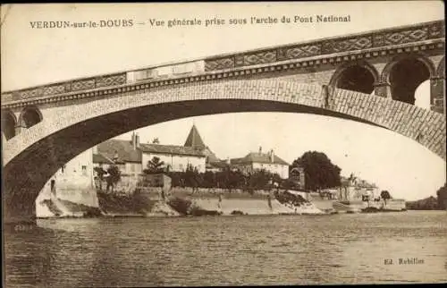 Ak Verdun am Doubs, Gesamtansicht unter dem Bogen der Nationalbrücke