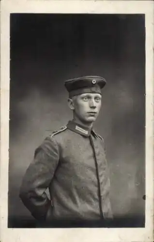 Foto Ak Deutscher Soldat in Uniform, Portrait, I WK, Infanterie Regiment 142, 1. Komp.