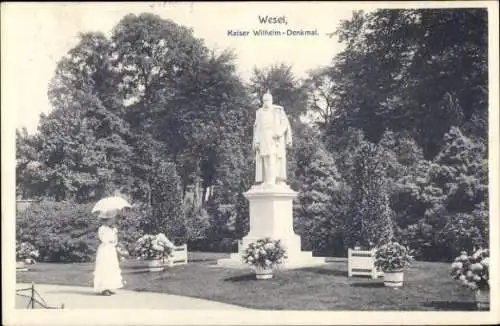 Ak Wesel am Niederrhein, Blick auf das Kaiser Wilhelm Denkmal, Weg, Park