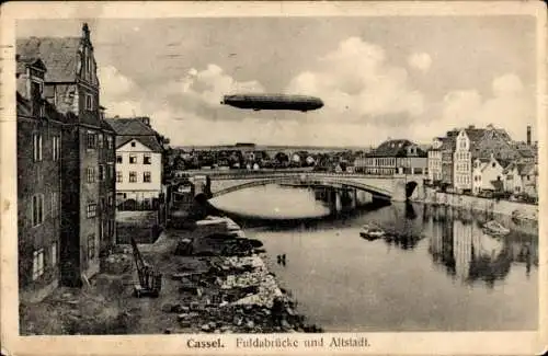 Ak Kassel in Hessen, Fuldabrücke, Altstadt, Zeppelin