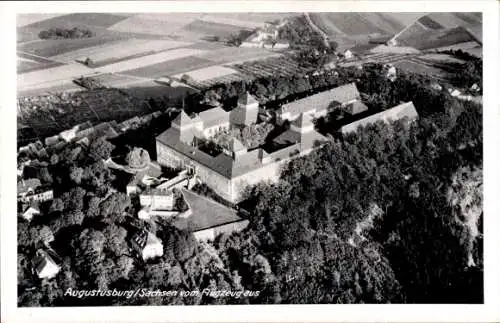 Ak Augustusburg im Erzgebirge, Fliegeraufnahme, Schloss