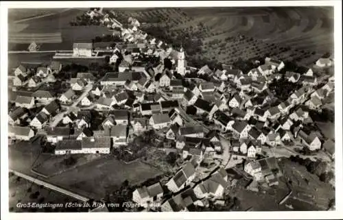 Ak Großengstingen Engstingen in Württemberg, Fliegeraufnahme, Kirche