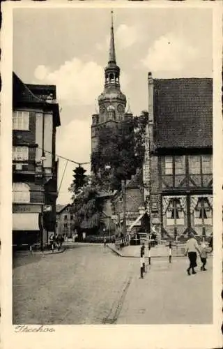 Ak Itzehoe in Holstein, Straßenpartie, Kirche