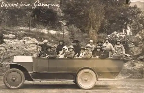 Ak Gavarnie Hautes Pyrénées, Touristen, Auto, Gruppenbild