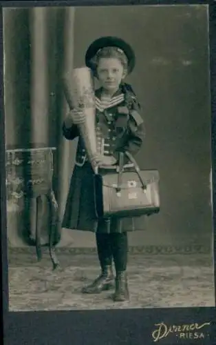 CdV Mädchen mit Schultüte, Schülerin, Einschulung, Schulranzen