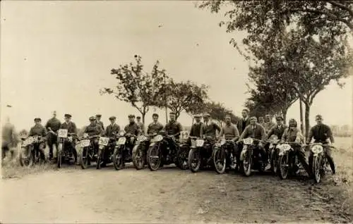 Foto Ak Peine in Niedersachsen, Motorrennsport, Rennfahrer, Start, Motorräder