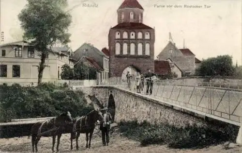 Ak Ribnitz in Mecklenburg, Rostocker Tor, Brücke