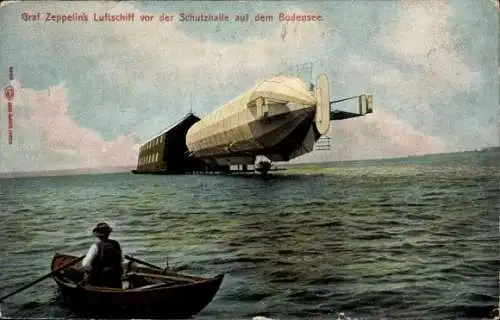Ak Graf Zeppelin's Luftschiff vor der Schutzhalle auf dem Bodensee