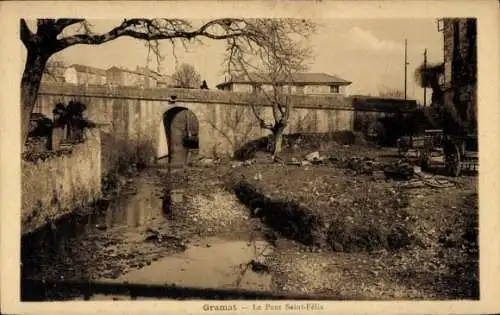 Ak Gramat CPA 46, Le Pont Saint Felix, vieilles maisons