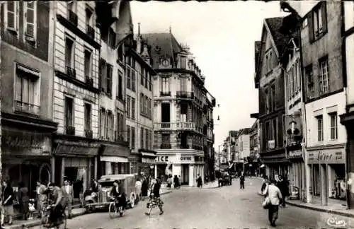 Ak Troyes Aube, Place Jean-Jaures, Geschäfte, Radfahrer