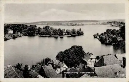 Ak Waren an der Müritz, Blick über den Tiefwarensee, Wohnhäuser