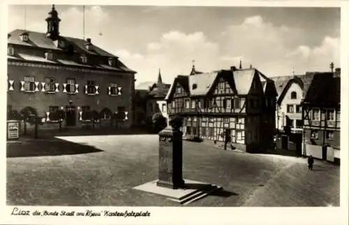 Ak Linz am Rhein, Kastenholzplatz, Denkmal, Fachwerkhäuser