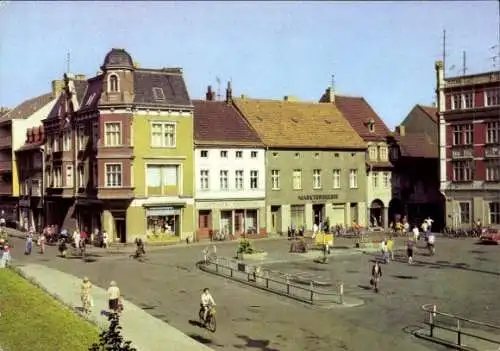 Ak Senftenberg in der Niederlausitz, Platz der Freundschaft, Marktdrogerie, Optiker Braekow