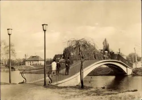 Ak Senftenberg in der Niederlausitz, Brücke über die Schwarze Elster