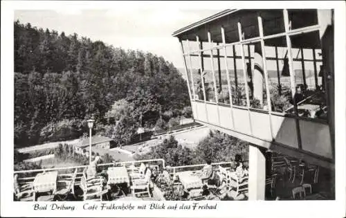 Ak Bad Driburg, Café Falkenhöhe mit Blick auf das Freibad, Terrasse