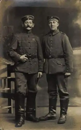 Foto Ak Deutsche Soldaten in Uniformen, Husar, I WK