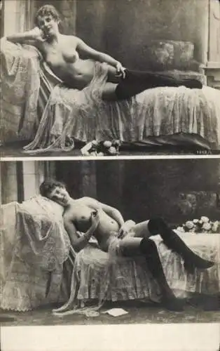 Foto Ak Frauenakt, liegend, Strümpfe