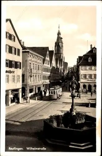 Ak Reutlingen in Württemberg, Wilhelmstraße, Brunnen, Kirche, Straßenbahn