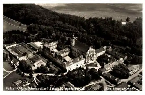 Ak Fürstenfeldbruck in Oberbayern, Polizei-Off. und Schutzpolizei-Schule, Fliegeraufnahme