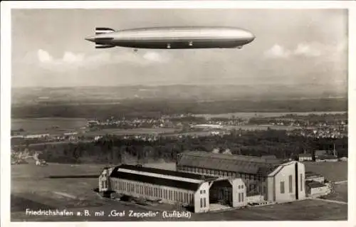 Ak Friedrichshafen am Bodensee, Luftschiff LZ 127 Graf Zeppelin, Fliegeraufnahme