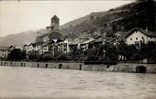 Foto Ak Klausen Chiusa d'Isarco Südtirol, Gesamtansicht, Fluss