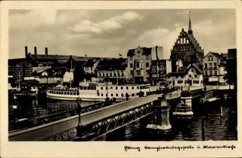 Ak Elbląg Elbing Westpreußen, Dampferanlegestelle und Marienkirche, Brücke, Schiff