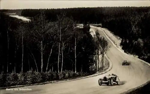 Ak Nürburg in der Eifel, Nürburgring bei Adenau, Rennwagen, Kurve am Brünnchen