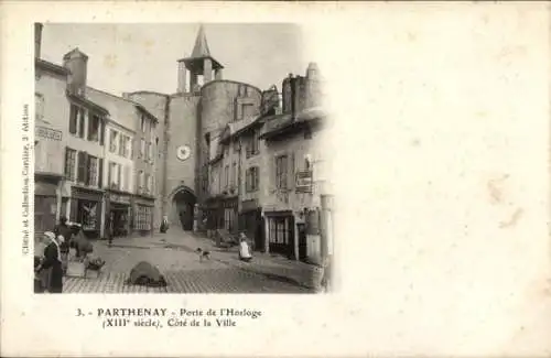 Ak Parthenay Deux Sèvres, Porte de l'Horloge, XIIIe siècle, magasin des Liqueurs