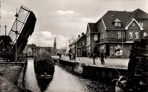 Ak Papenburg im Emsland, am Kanal, Hebebrücke