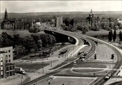 Ak Dresden Altstadt, Teilansicht, Dr. Friedrichs-Brücke, Straßenbahn