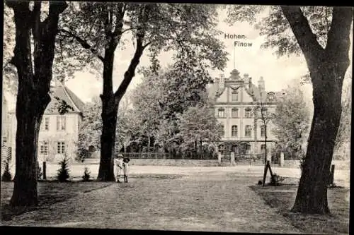 Ak Hohenfinow in Brandenburg, Teilansicht, Straßenpartie, Gebäude