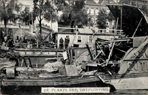 AK Rotterdam, Explosion der SS Gutenberg, Trümmer