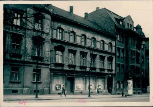 Foto Zwickau in Sachsen, Lutherheim, Straße, Passant, Litfaßsäule