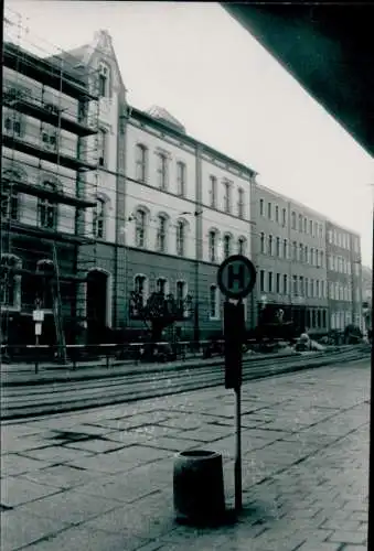 Foto Zwickau in Sachsen, Straße, Bushaltestelle, Baustelle, Gerüst