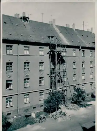 Foto Zwickau in Sachsen, Wohnhaus, Baustelle, Gerüst, Jahr 1959