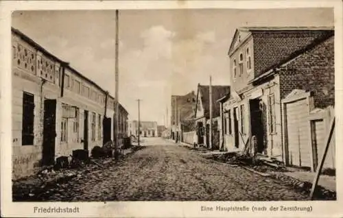 Ak Jaunjelgava Friedrichstadt Lettland, Eine Hauptstraße nach der Zerstörung