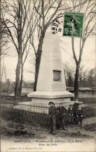 Ak Abbeville Somme, Monument du Chevalier de la Barre, Pont des Pres