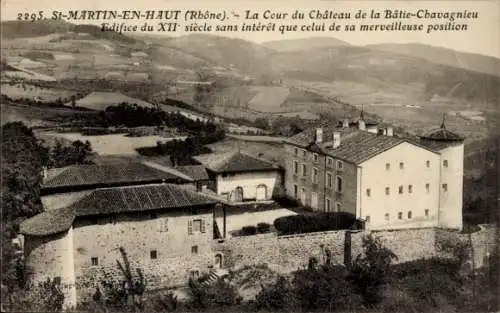 Ak Saint Martin in Haut Rhône, Innenhof des Chateau de la Batie-Chavagnieu