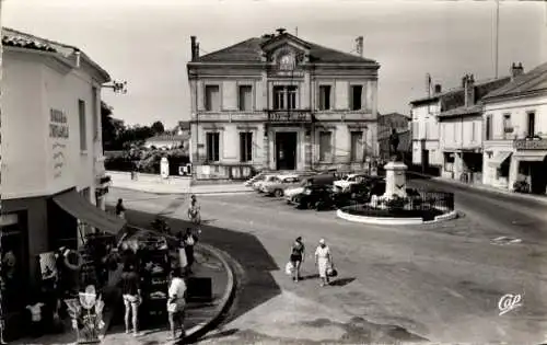 Ak Saujon Charente Maritime, Place de l'Hotel de Ville