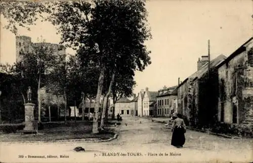 Ak Blandy les Tours Seine et Marne, Place de la Mairie