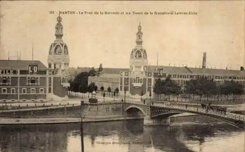 Ak Nantes Loire Atlantique, Le Pont de la Roronde et les Tours de la Biscuiterie Lefevre-Utile